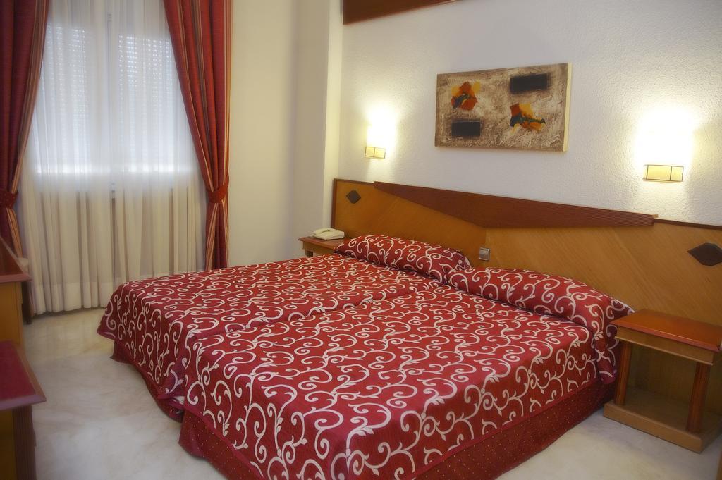 Hotel Del Val - Parking Gratuito อันดูคาร์ ภายนอก รูปภาพ