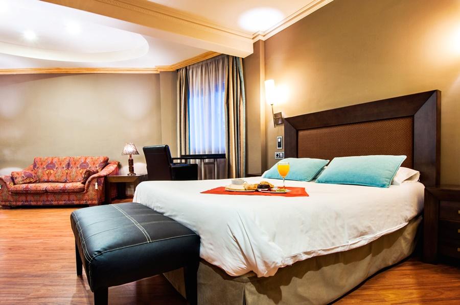 Hotel Del Val - Parking Gratuito อันดูคาร์ ภายนอก รูปภาพ