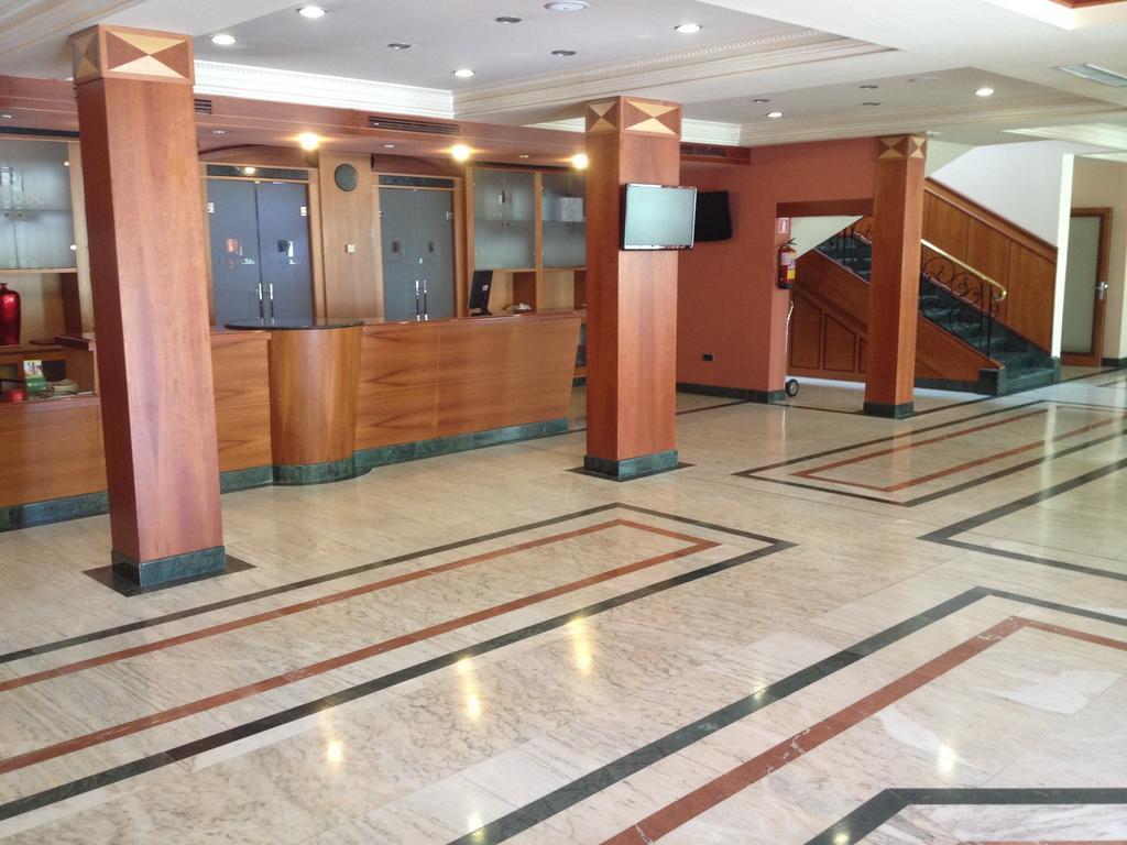 Hotel Del Val - Parking Gratuito อันดูคาร์ ภายนอก รูปภาพ