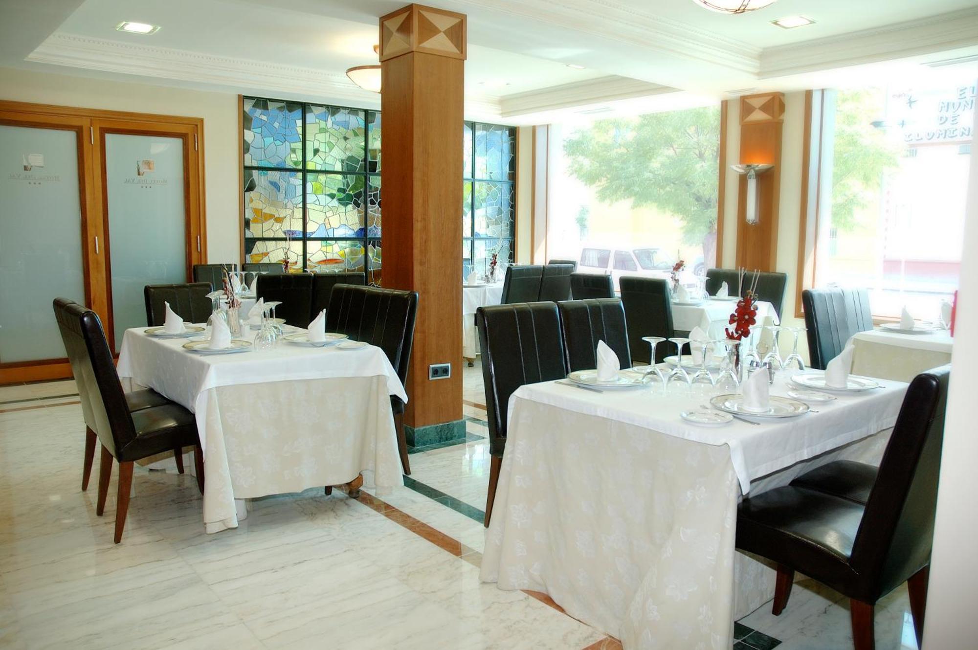 Hotel Del Val - Parking Gratuito อันดูคาร์ ภายนอก รูปภาพ