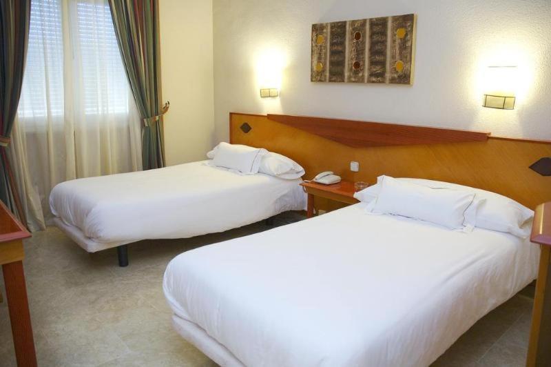 Hotel Del Val - Parking Gratuito อันดูคาร์ ห้อง รูปภาพ