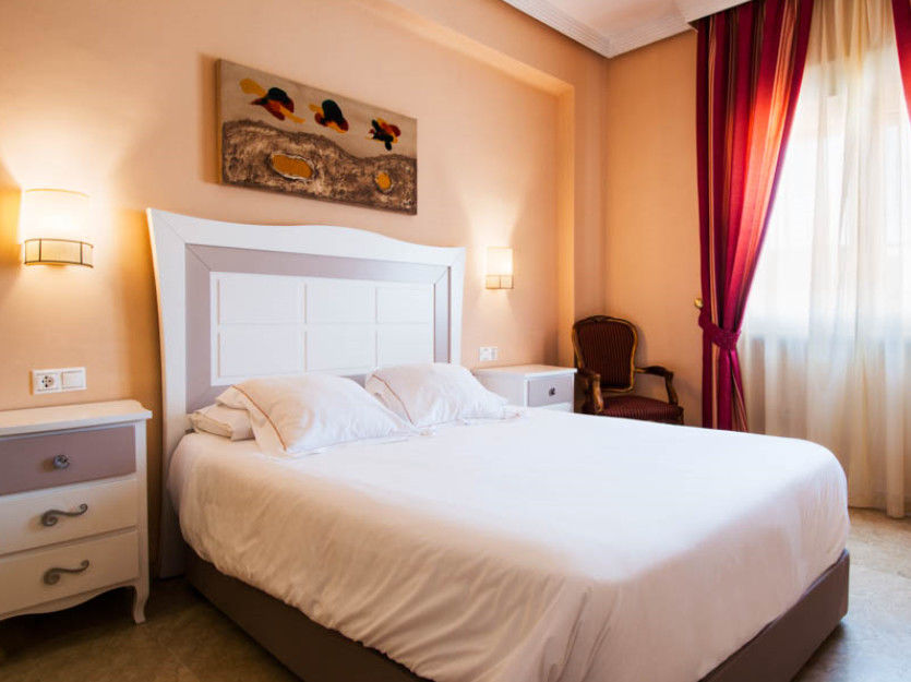Hotel Del Val - Parking Gratuito อันดูคาร์ ภายนอก รูปภาพ