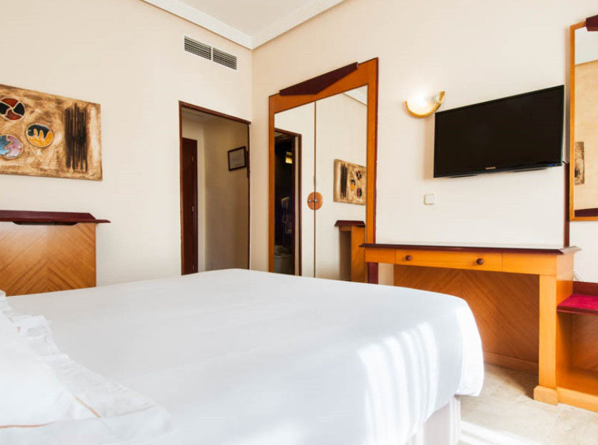 Hotel Del Val - Parking Gratuito อันดูคาร์ ภายนอก รูปภาพ