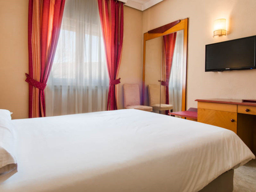 Hotel Del Val - Parking Gratuito อันดูคาร์ ภายนอก รูปภาพ