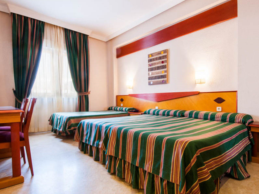 Hotel Del Val - Parking Gratuito อันดูคาร์ ภายนอก รูปภาพ