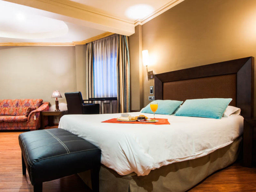 Hotel Del Val - Parking Gratuito อันดูคาร์ ภายนอก รูปภาพ