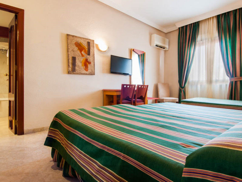Hotel Del Val - Parking Gratuito อันดูคาร์ ภายนอก รูปภาพ
