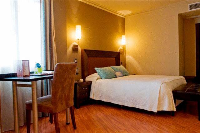 Hotel Del Val - Parking Gratuito อันดูคาร์ ภายนอก รูปภาพ