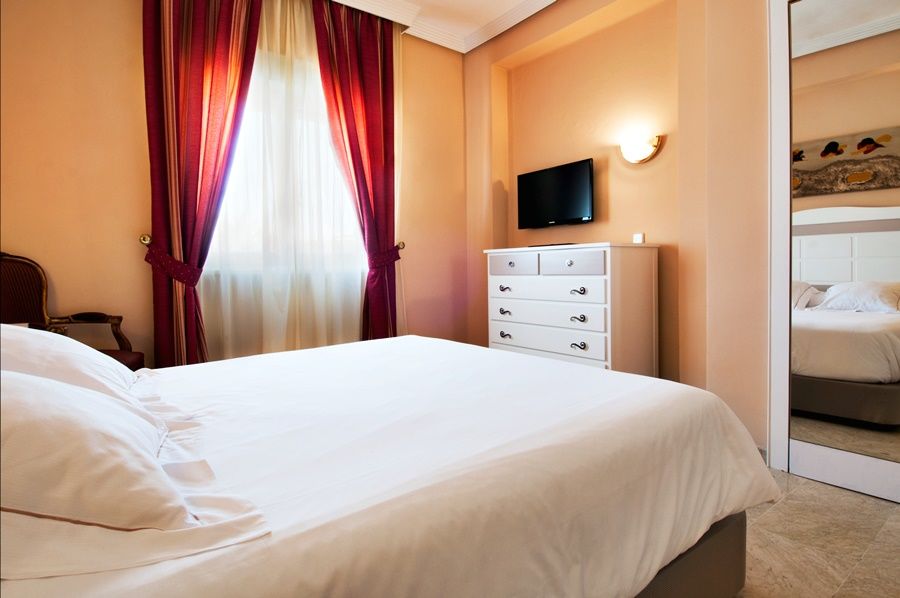 Hotel Del Val - Parking Gratuito อันดูคาร์ ภายนอก รูปภาพ