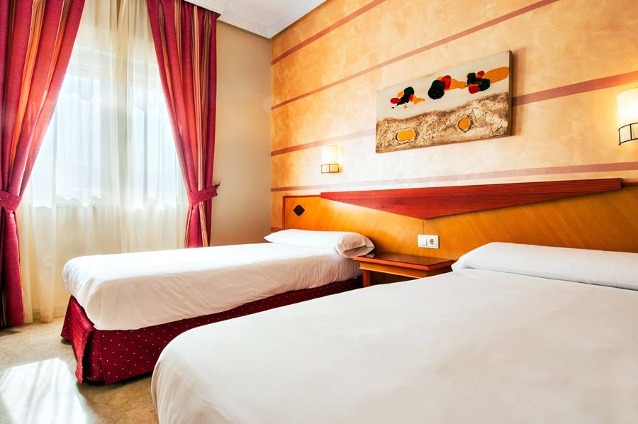 Hotel Del Val - Parking Gratuito อันดูคาร์ ภายนอก รูปภาพ