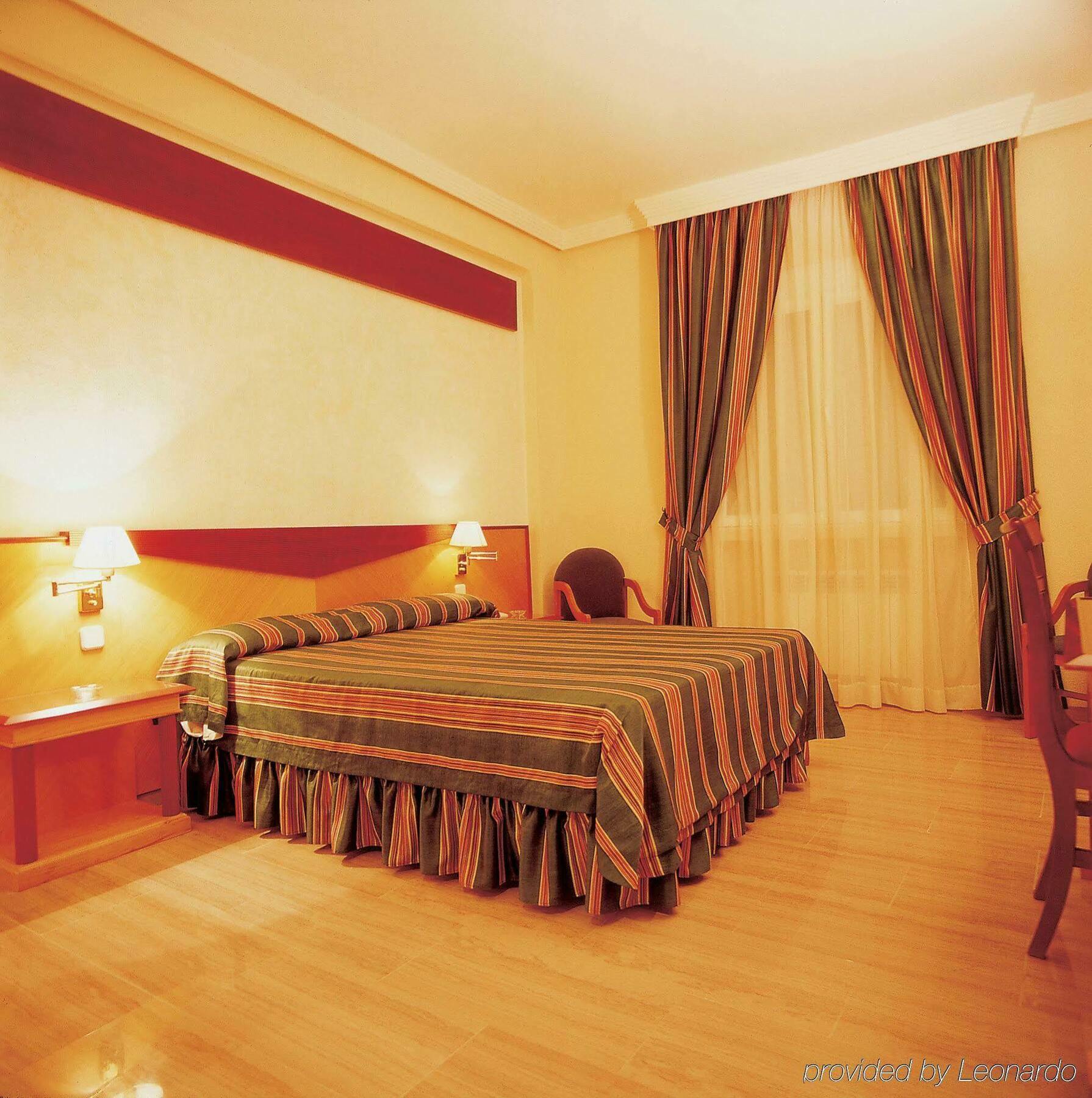 Hotel Del Val - Parking Gratuito อันดูคาร์ ภายนอก รูปภาพ